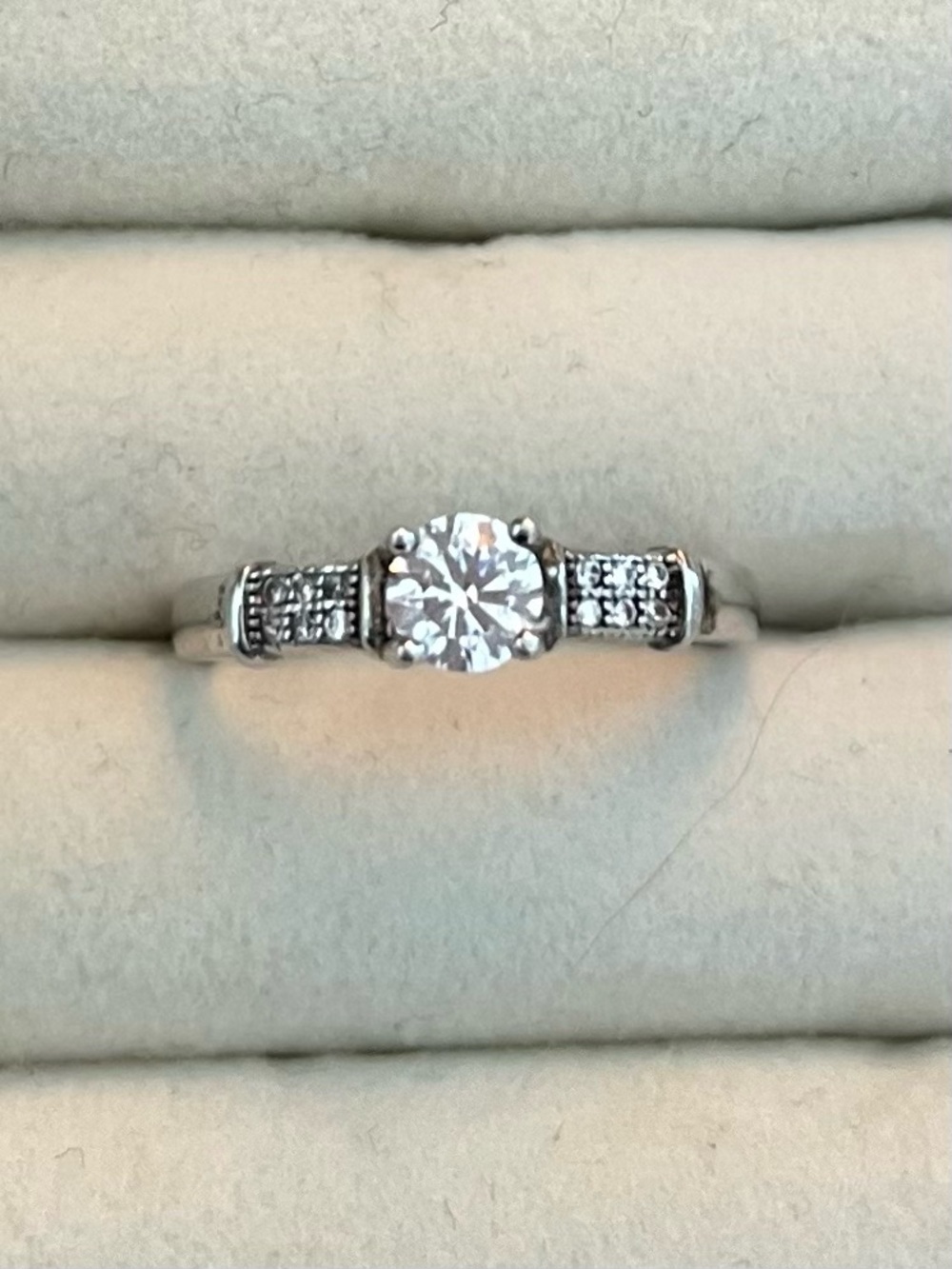 Classic Solitaire and Pavé Accent Ring - 925 silver